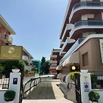 Astoria Hotel 3*