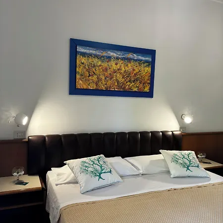 Astoria 3*