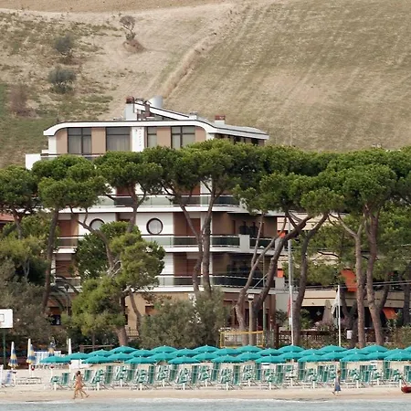 Astoria 3* Pineto